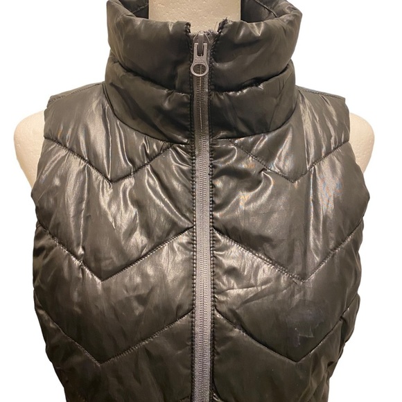 BLACK PUFFER VEST - Picture 2 of 7